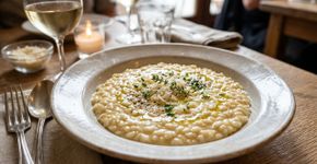 Os italianos concordam: “Para deixar o risoto mais cremoso e saboroso, o segredo é adicionar um pouco de manteiga durante o cozimento.”