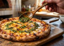 Featured side: Como fazer chimichurri caseiro para pizza: a receita especial usada por muitas pizzarias