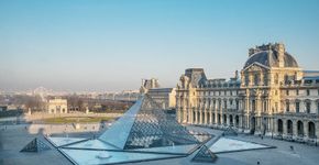 Ícone da arquitetura, Pirâmide do Louvre foi uma solução de acessibilidade do museu