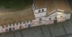 Parede do Pateo do Collegio é alvo de pichação: “Olhai por nois”