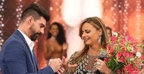 Pelo celular, Radamés acabou noivado com Viviane Araújo