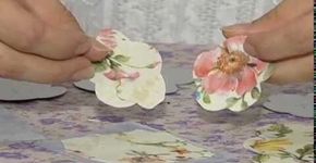 Aprenda a fazer flores com retalhos de tecido