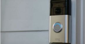 Campainha com wi-fi avisa pelo celular quando alguém está na porta