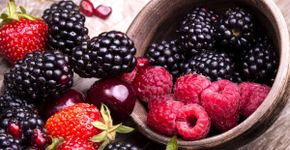 5 benefícios das frutas vermelhas para a saúde