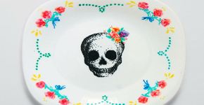 Pratos de porcelana pintados à mão