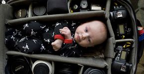 Fotógrafos mostram seus bebês em imagens inusitadas