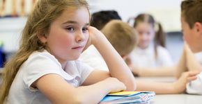 Na Inglaterra, pais protestam contra escolas: ‘Deixem nossos filhos serem crianças’