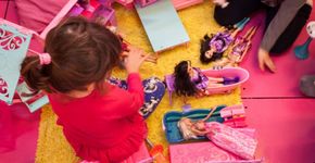 Brinquedos e brincadeiras ‘de menina’ afastam as garotas da ciência, diz pesquisadora