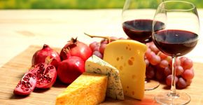 Cinco rótulos de vinho que combinam com filmes românticos