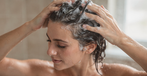 Por que o cravo-da-índia no shampoo virou o queridinho de quem busca fios densos e fortes