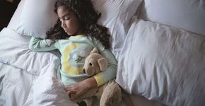 Reciclagem de roupa de cama de hotel produz pijamas infantis