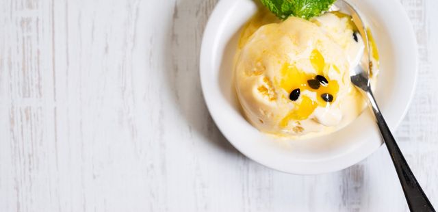 Delicioso sorvete de maracujá muito fácil de preparar