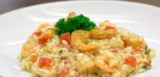 Este risoto de camarão vai virar sua receita preferida do frio!