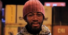 Inspirada no Oscar, intervenção convida moradores de rua a desfilarem no tapete vermelho em Lisboa