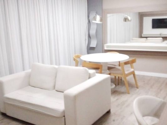 Uma das amplas suítes do Ville Celestine Condo Hotel, em BH