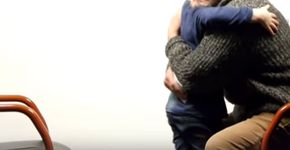 Menino de 7 anos conversa com senhor de 64 anos sobre a vida