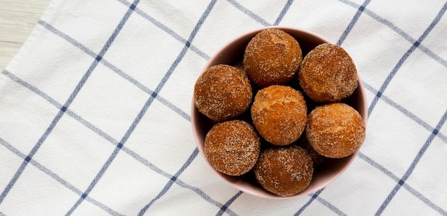 Bolinho de chuva crocante por fora e macio por dentro