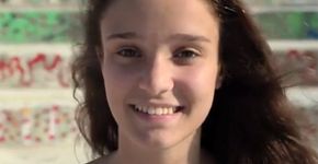 Jovem de 16 anos desenvolve plástico a partir de casca de banana