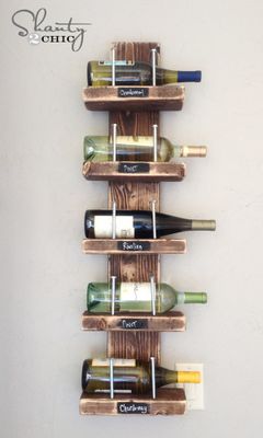 Crie sua própria prateleira de vinho com alguns materiais e ferramentas básicas - Imagem: shanty-2-chic.com