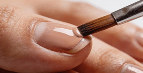 Melhor truque para o esmalte ficar mais tempo sem descascar nas pontas
