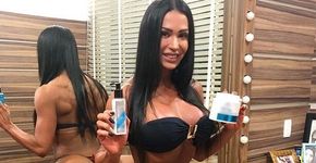 Gracyanne Barbosa choca fãs ao anunciar produto em pose inusitada