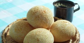 Pão de queijo de frigideira pronto em poucos minutos