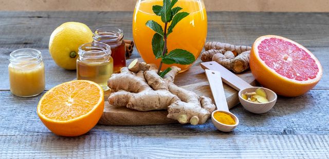 Suco de laranja, limão e gengibre para energizar seus dias