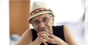 Osvaldinho da Cuíca comanda roda de samba no Teatro Flávio Império
