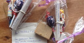 Para pagar tratamento do marido, mulher vende saquinhos de doces com mensagens positivas