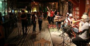 Toda quinta tem baile de gafieira no Magnólia Villa Bar