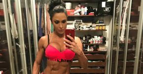 Gracyanne Barbosa posta foto de lingerie e faz desabafo