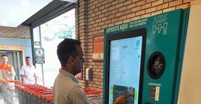 Máquinas trocam garrafa PET por créditos no Bilhete Único e desconto na conta de luz