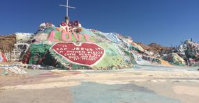 Salvation Mountain, a colorida arte no meio do deserto da Califórnia
