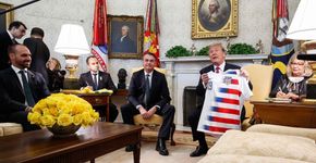 Bolsonaro usa coturno em encontro com Donald Trump