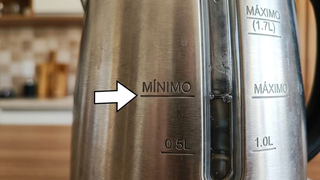 O costume de completar o recipiente mesmo para servir uma única pessoa sobrecarrega a rotina familiar com gastos dispensáveis.