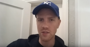 Ator de Walking Dead sai do armário em vídeo emocionante