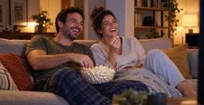 Humorista indica 10 comédias fora do óbvio para assistir no feriado