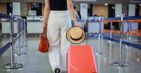Brasileiros cortam gastos do dia a dia para viajar mais, aponta pesquisa