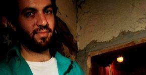 Bazar de Discos com show de Kiko Dinucci na Livraria da Esquina