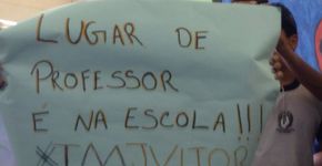 Professor que vestiu saia é alvo de perseguição e pode ser exonerado em SP