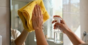 Pare de gastar com produtos caros que deixam manchas nos vidros