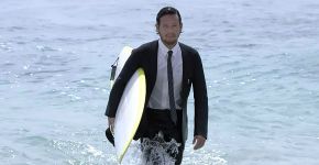 Empresa lança roupa social à prova d’água para surfistas