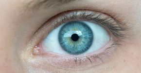 Estudo associa cor dos olhos à dependência de álcool