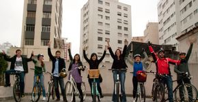 Em Fortaleza, ciclistas oferecem aulas para iniciantes e promovem exposição e passeio com bicicletas antigas