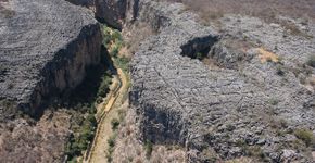 Gruta na Bahia tem boca com 123 metros de altura
