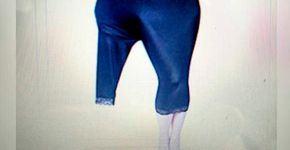 Mulher denuncia loja com foto gordofóbica de calça legging