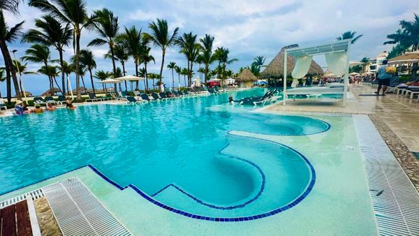 Piscinas incríveis no resort