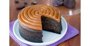 Delícia em dose dupla: aprenda como fazer Cheesecake de Oreo com cobertura de Doce de Leite