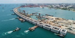227 blocos de concreto estão sendo lançados ao mar para construir um enorme muro: o maior porto automatizado do mundo