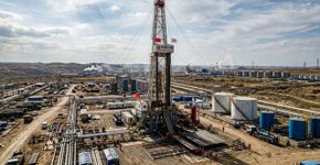 A China identificou mais de 200 depósitos minerais, incluindo 13 campos de petróleo e 26 de gás, com reservas que somam 100 milhões de toneladas e prometem transformar o cenário energético global